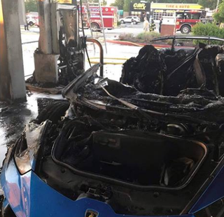 Illustration for article titled Lamborghini Huracan Performante Burns In Absurd St. Louis Gas Station Mishap